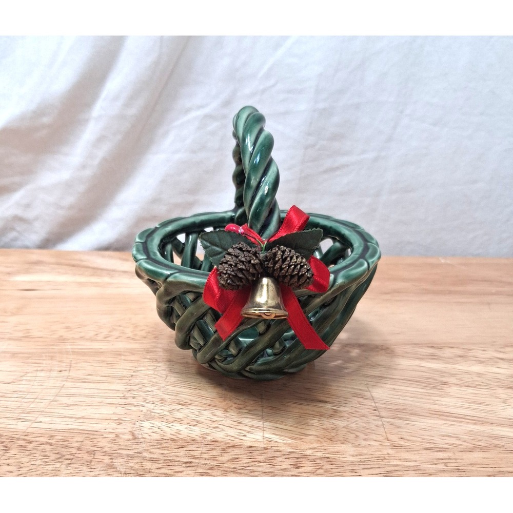 Green Round Ceramic Basket Woven Lattice w/Handle Pinecones Bow Bell Christmas